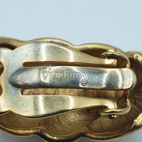 Vendome Womens Clip-On Earrings Gold Tone Shell Design Vintage Elegant - Picture 5 of 8